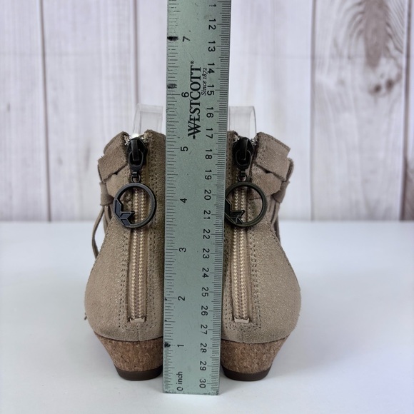 Koolaburra by Ugg Frosted Suede Leather Sandals Tassel Wedge Shoes Tan Size 7.5 - Picture 14 of 14